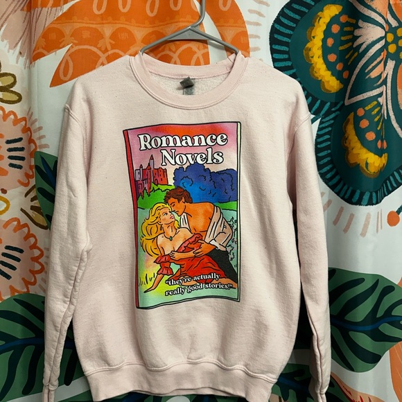 Gildan Tops - Gildan - romance novels graphic crewneck - S